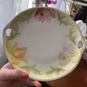 Beautiful hand-painted plate🩷💁🏼‍♀️😍